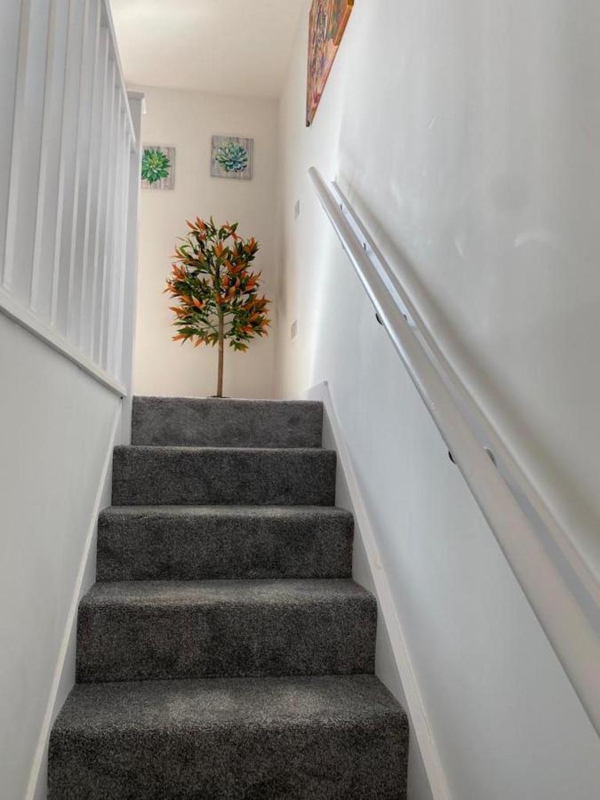 פטרבורו Central Newly Built 2 Bed Duplex Penthouse With Free On-Site Gated Parking, Lift Access, Self Check-In, Super Fast Wifi, Two Cathedral View Terraces & Sleeps 6 מראה חיצוני תמונה