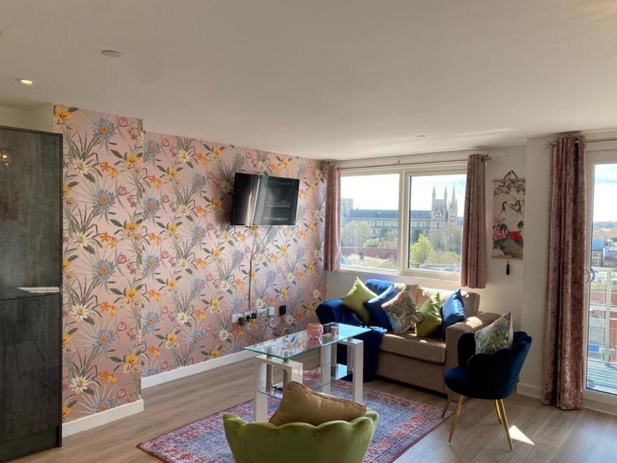 פטרבורו Central Newly Built 2 Bed Duplex Penthouse With Free On-Site Gated Parking, Lift Access, Self Check-In, Super Fast Wifi, Two Cathedral View Terraces & Sleeps 6 מראה חיצוני תמונה