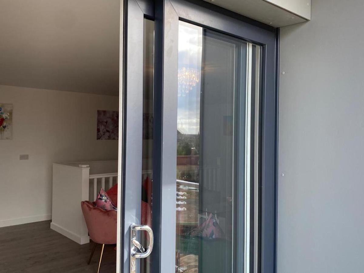 פטרבורו Central Newly Built 2 Bed Duplex Penthouse With Free On-Site Gated Parking, Lift Access, Self Check-In, Super Fast Wifi, Two Cathedral View Terraces & Sleeps 6 מראה חיצוני תמונה