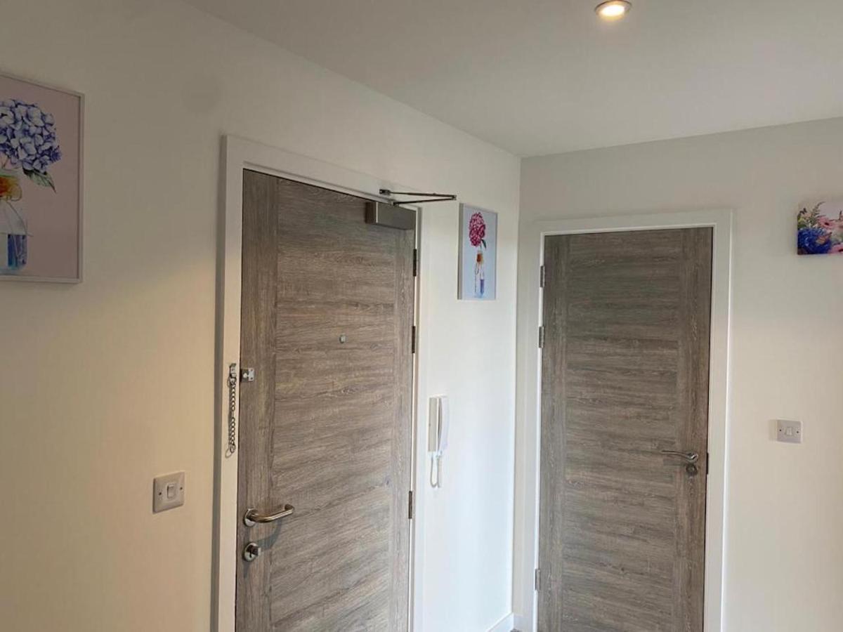 פטרבורו Central Newly Built 2 Bed Duplex Penthouse With Free On-Site Gated Parking, Lift Access, Self Check-In, Super Fast Wifi, Two Cathedral View Terraces & Sleeps 6 מראה חיצוני תמונה